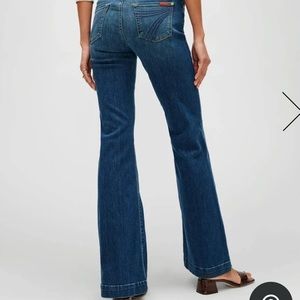 7 For All Mankind Dojo Jeans. Size 29 in light wash. Excellent condition!